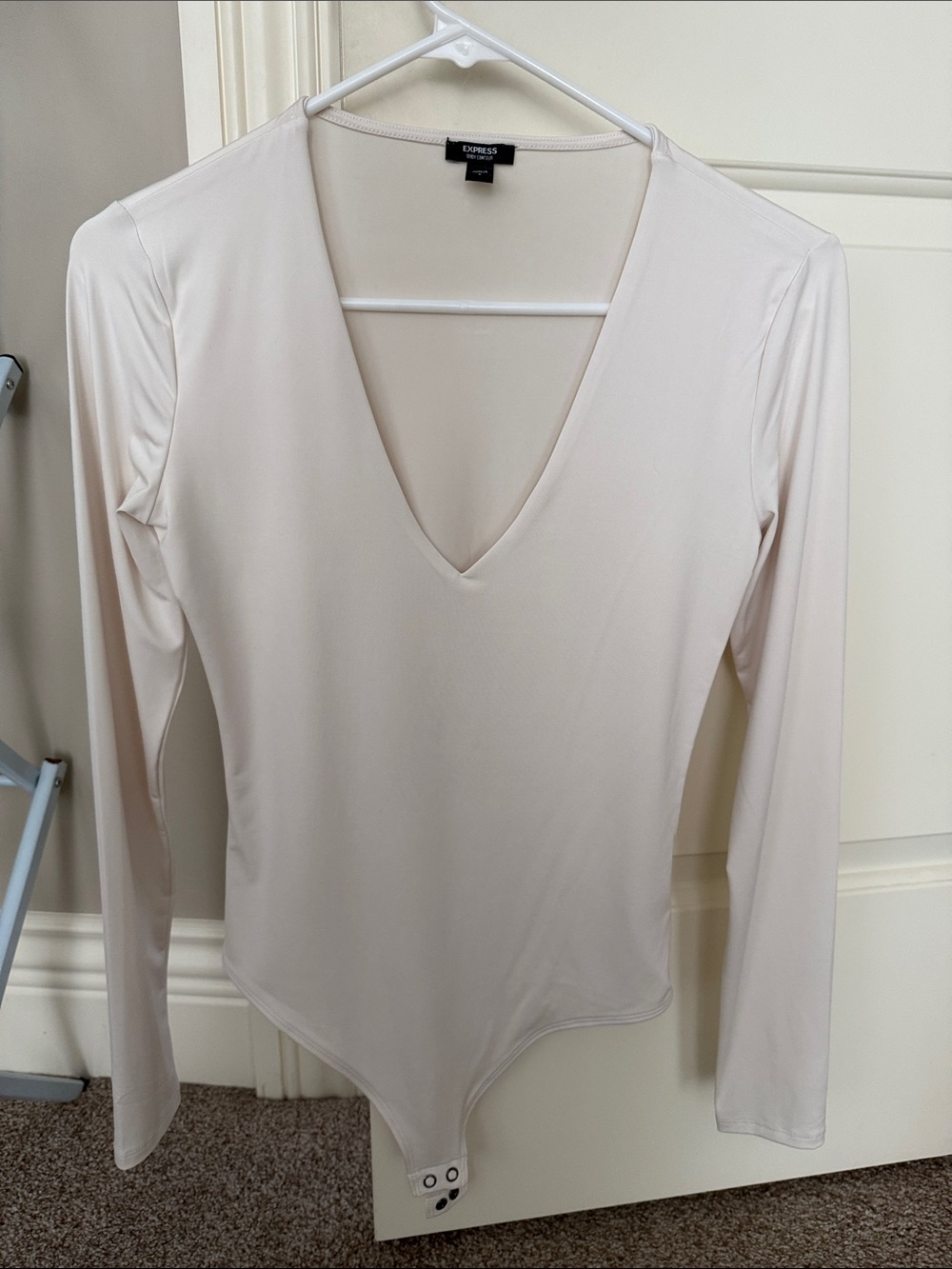 Express Cream Long-Sleeve V-Neck Bodysuit